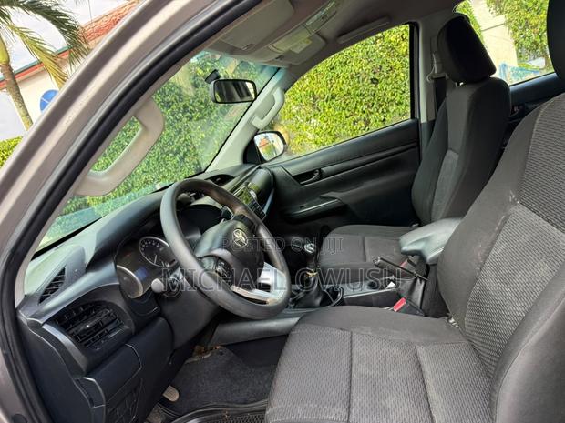 Toyota Hilux 2021 Gray