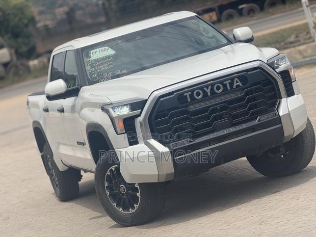 Toyota Tundra 2023 White