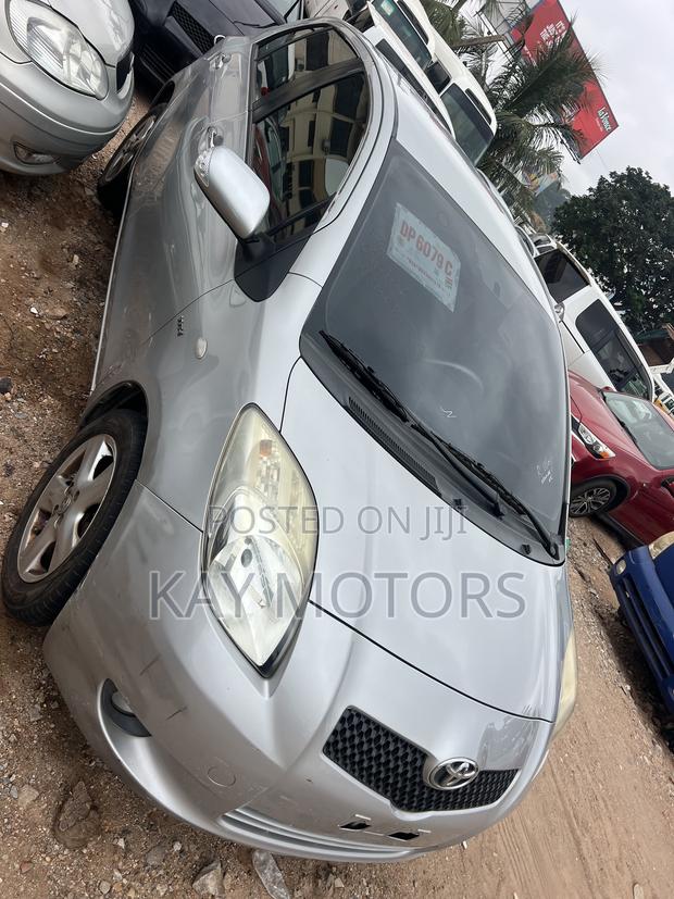 Toyota Yaris Base Hatchback 5dr 2010 Gray