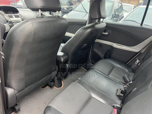 Toyota Yaris Base Hatchback 5dr 2010 Gray