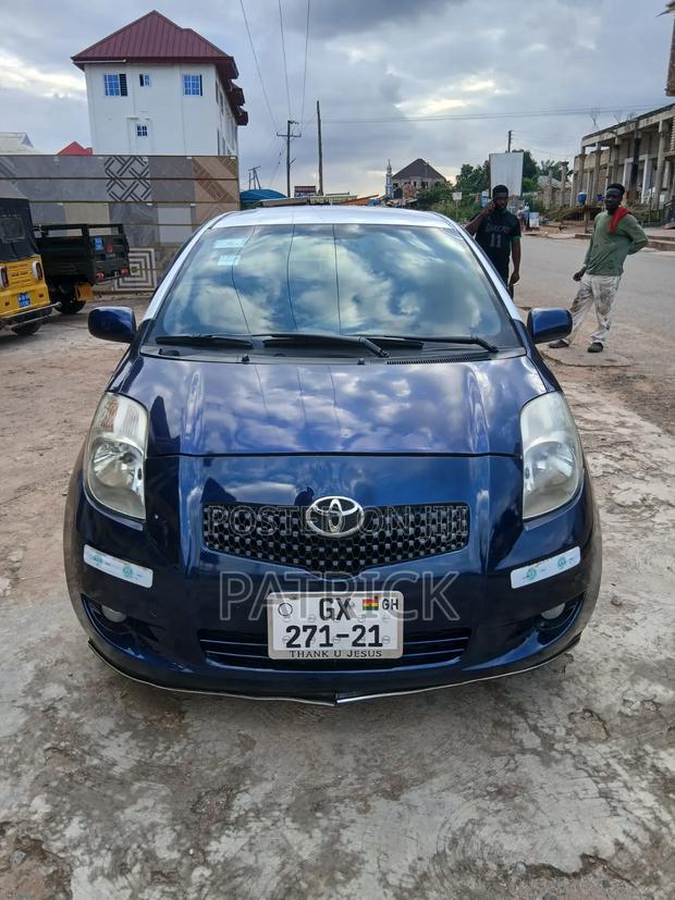 Toyota Vitz 2010 Blue