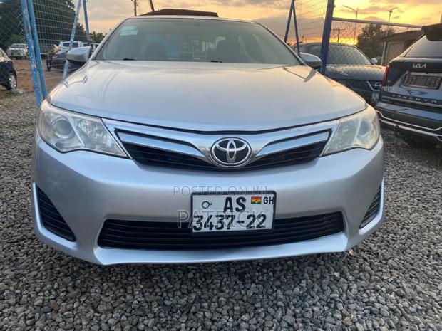 Toyota Camry SE 4dr Sedan (2.5L 4cyl 6A) 2014 Silver
