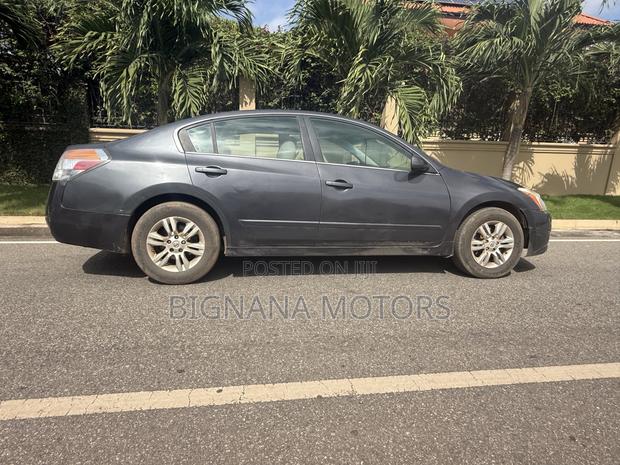 Nissan Altima 2.5 S Sedan 2012 Gray