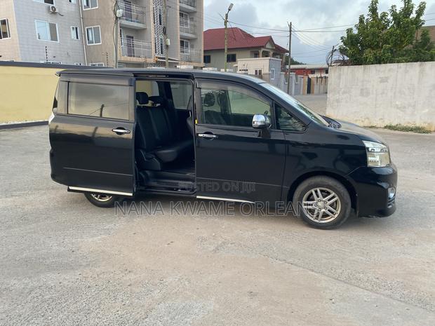 Toyota Voxy 2014 Black