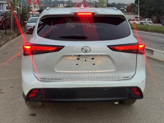 Toyota Highlander Platinum AWD 2023 White