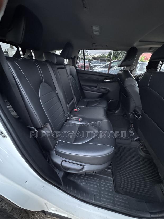 Toyota Highlander Platinum AWD 2023 White