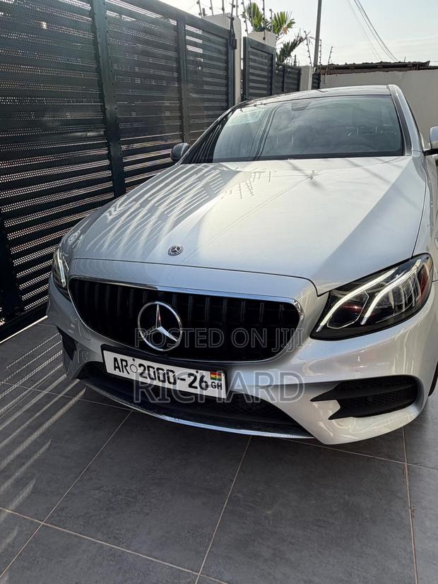 Mercedes-Benz E300 2019 Silver