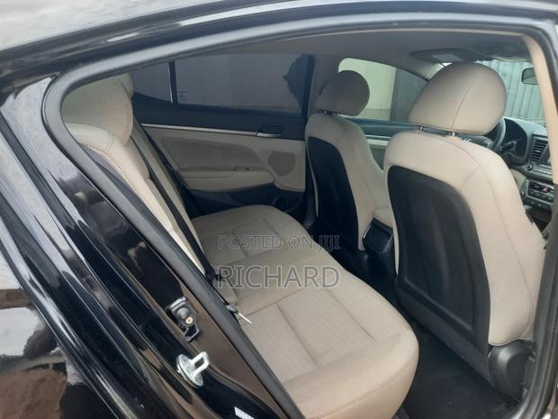 Hyundai Elantra SE Sedan FWD (2.0L 4cyl 6M) 2017 Black