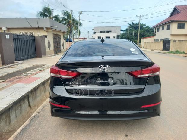 Hyundai Elantra SE Sedan FWD (2.0L 4cyl 6M) 2017 Black