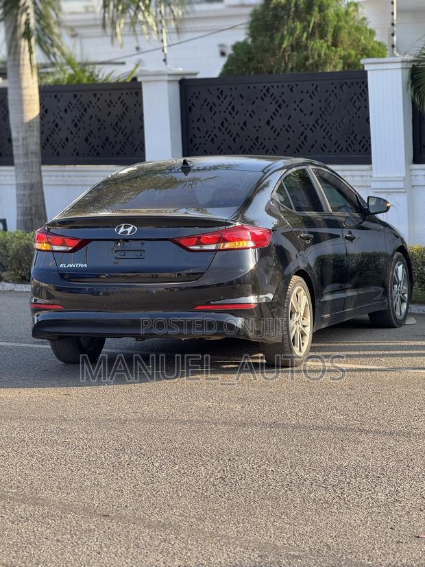 Hyundai Elantra SE Sedan FWD (2.0L 4cyl 6M) 2017 Black