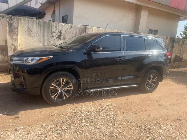 Toyota Highlander LE 4x2 (2.7L 4cyl 6A) 2018 Black
