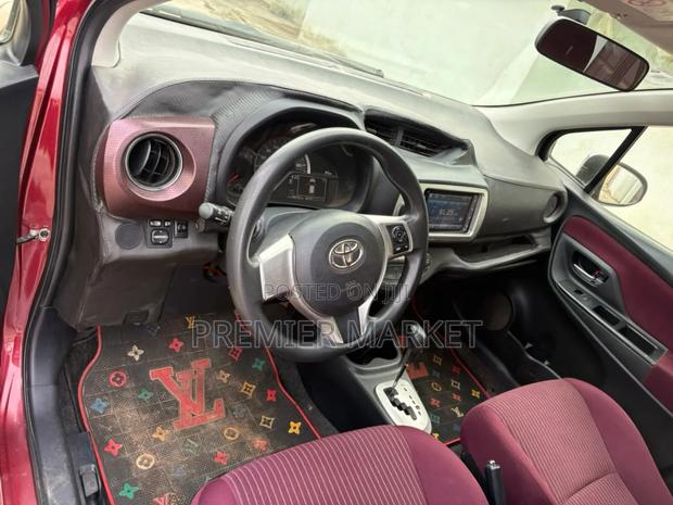 Hyundai Elantra Limited 4dr Sedan (1.8L 4cyl 6A) 2015 Silver