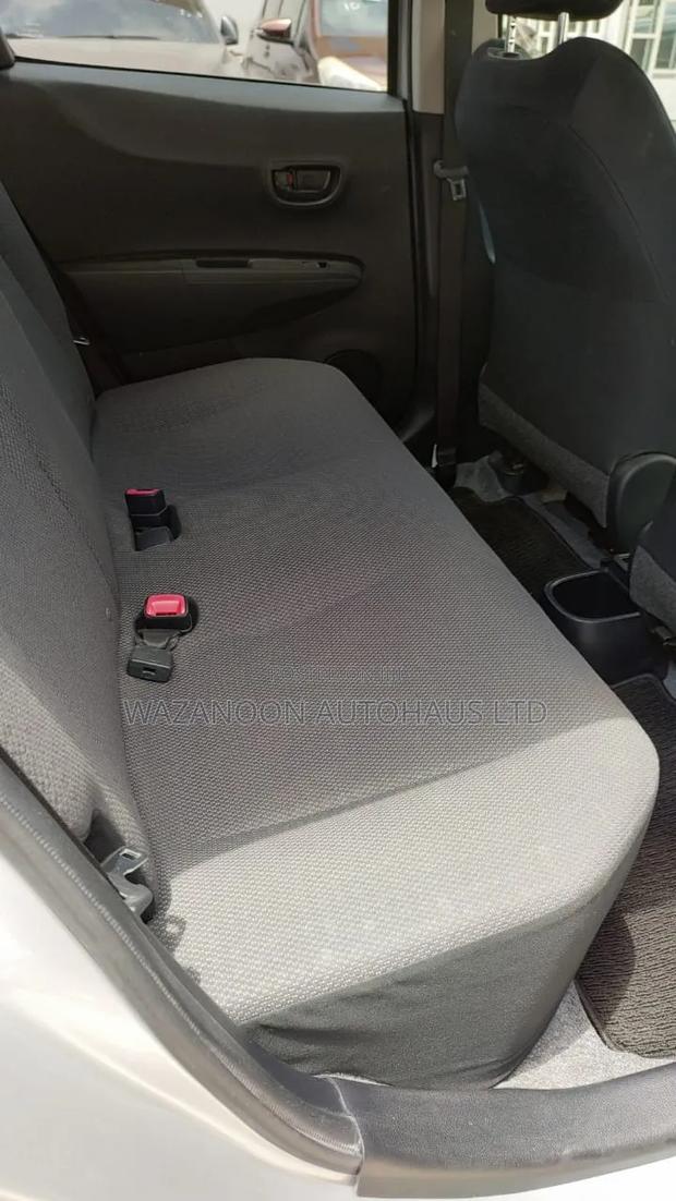 Toyota Vitz 2015 Silver