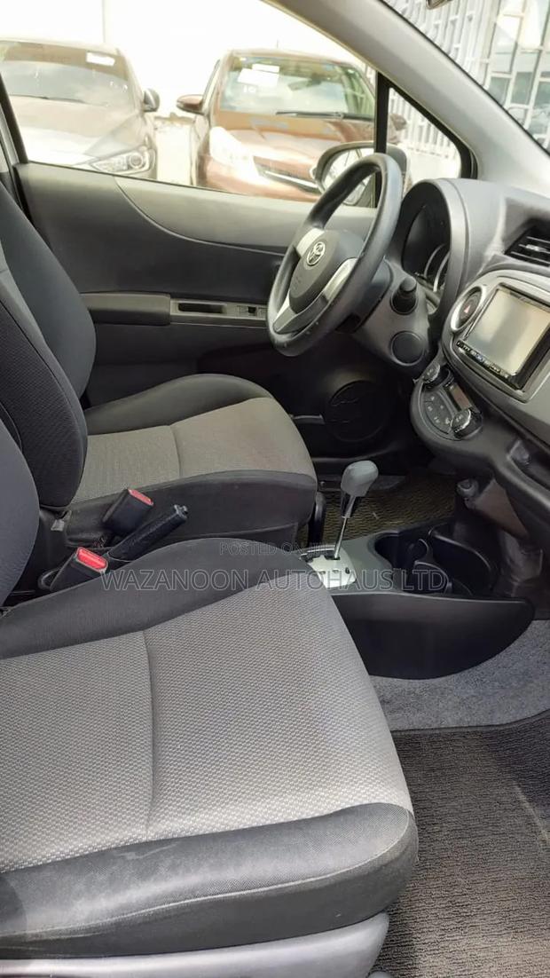 Toyota Vitz 2015 Silver