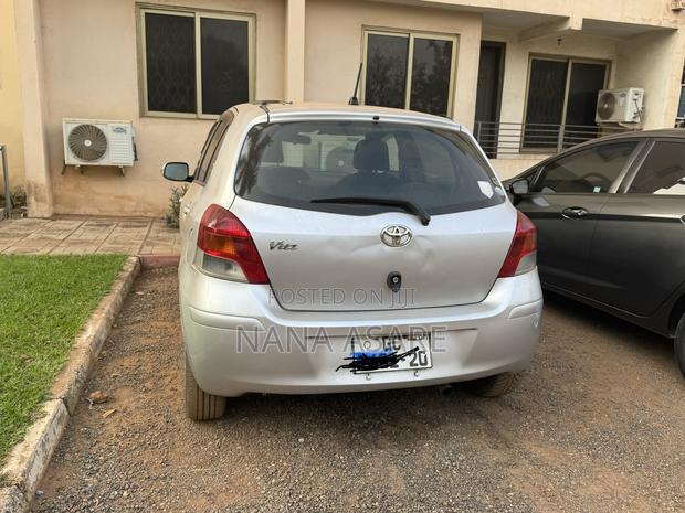Toyota Vitz 2009 Gray