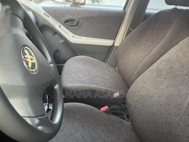 Toyota Vitz 2009 Gray