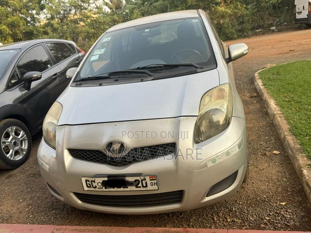 Toyota Vitz 2009 Gray
