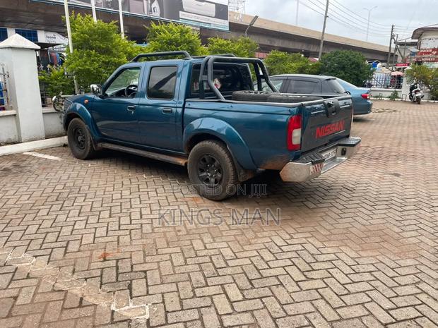 Nissan Hardbody 2017 Blue