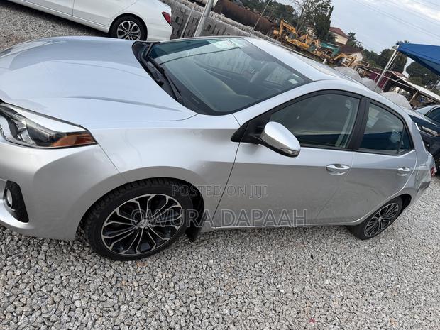 Toyota Corolla S 4dr Sedan (1.8L 4cyl CVT) 2016 Silver