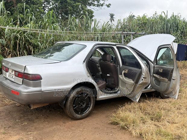 Toyota Camry Automatic 1999 Gray