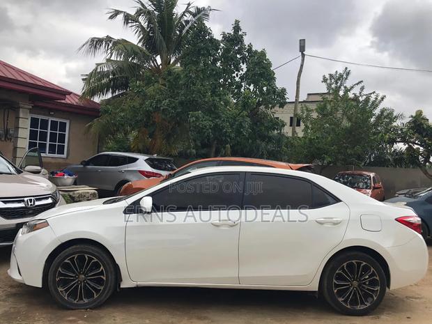 Toyota Corolla 2015 White