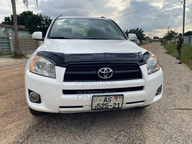 Toyota RAV4 2012 White