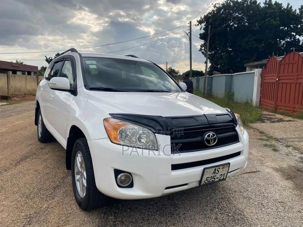 Toyota RAV4 2012 White
