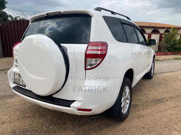 Toyota RAV4 2012 White