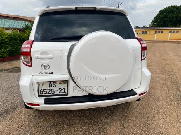 Toyota RAV4 2012 White