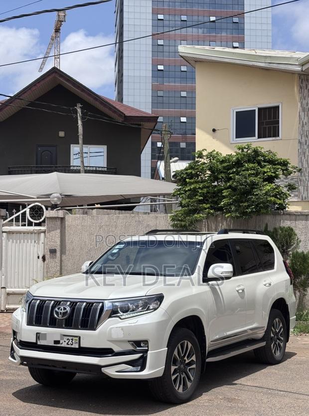 Toyota Land Cruiser Prado 2.7 2022 White