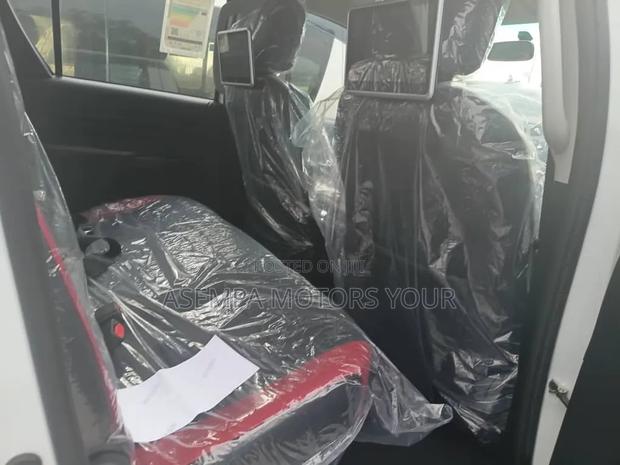 New Toyota Hilux 2025 White