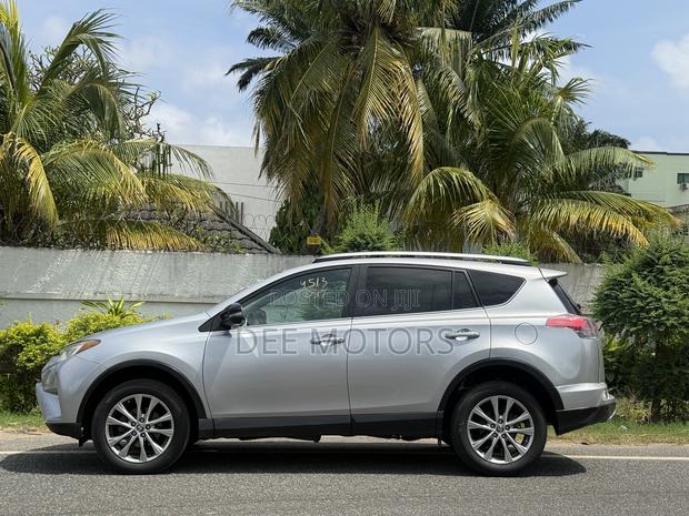 Toyota RAV4 Limited AWD (2.5L 4cyl 6A) 2016 Silver