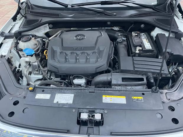 Volkswagen Passat 2.0T SE 2021 White