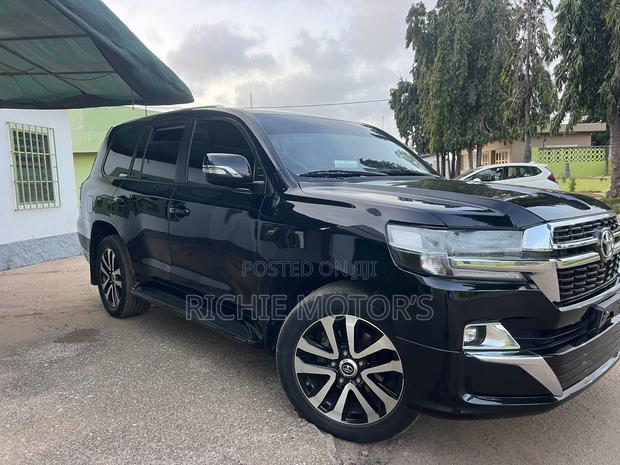 Toyota Land Cruiser 5.7 V8 GXR 2019 Black