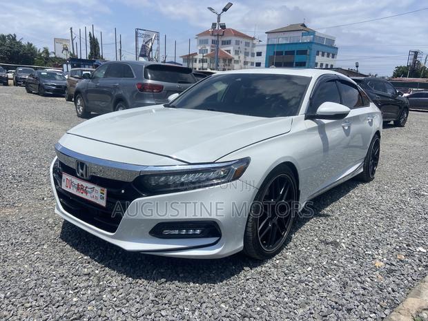 Honda Accord Touring 2.0T 2018 White