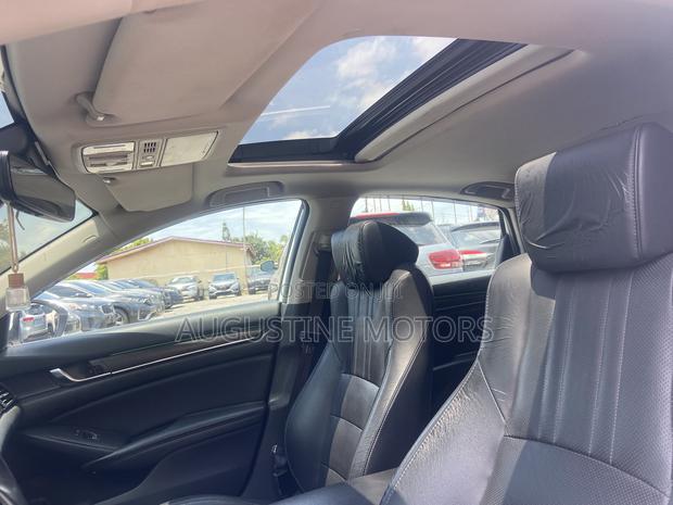 Honda Accord Touring 2.0T 2018 White