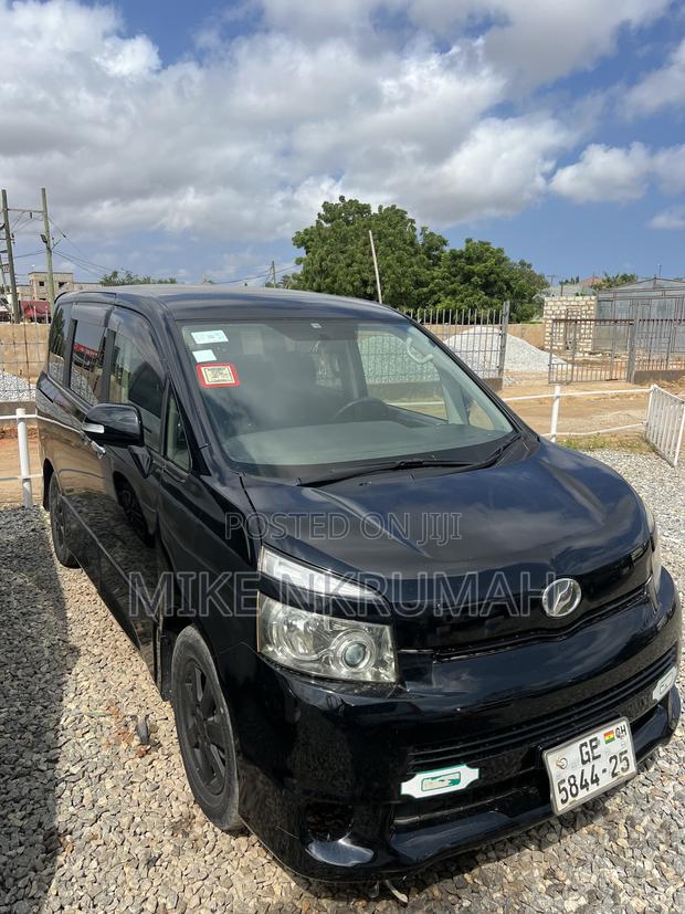 Toyota Voxy 2012 Black