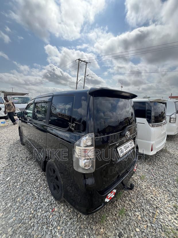 Toyota Voxy 2012 Black