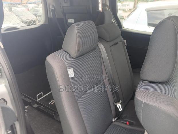 Toyota Voxy 2016 Silver