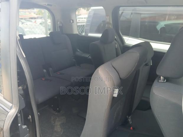Toyota Voxy 2016