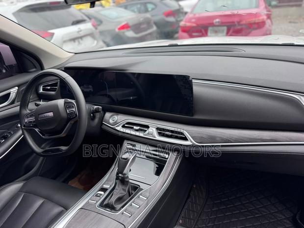 Car 2022 White
