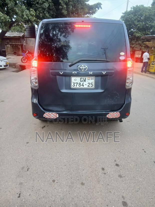 Toyota Voxy ZS 4WD 8-Seater 2011 Matt Black