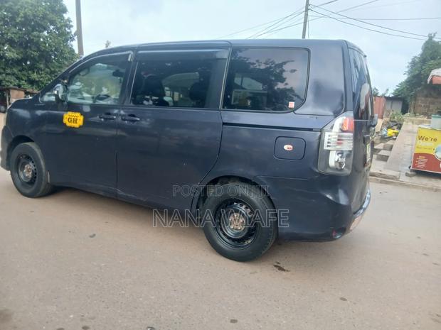 Toyota Voxy ZS 4WD 8-Seater 2011 Matt Black