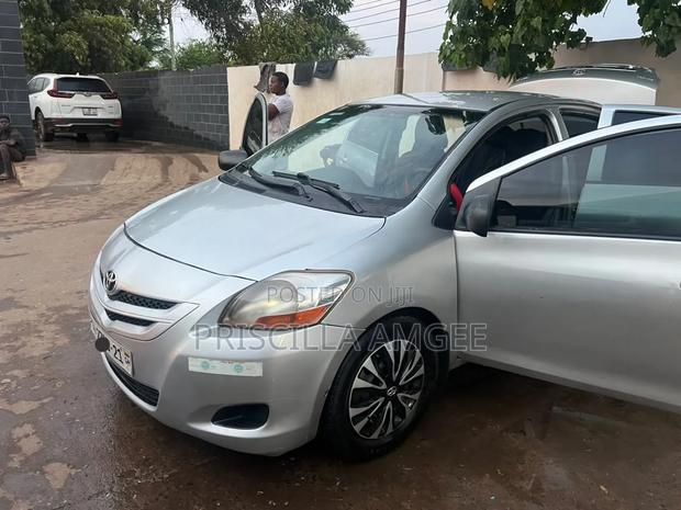 Toyota Yaris 2010 Silver