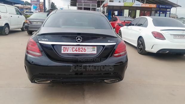 Mercedes-Benz C300 2016 Black