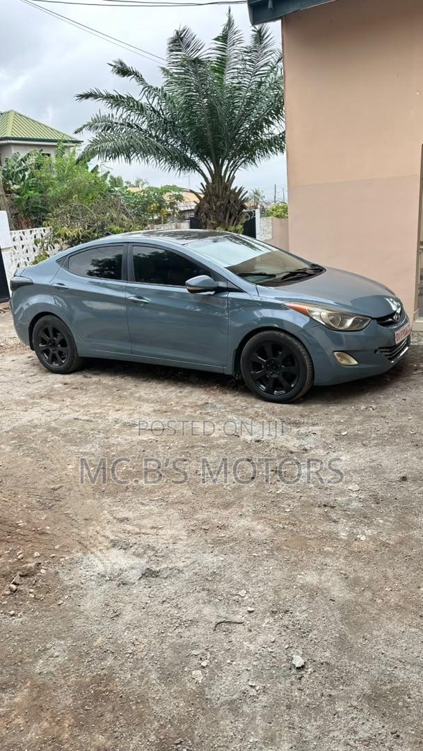 Hyundai Elantra Limited Sedan FWD (1.8L 4cyl 6A) 2013 Blue