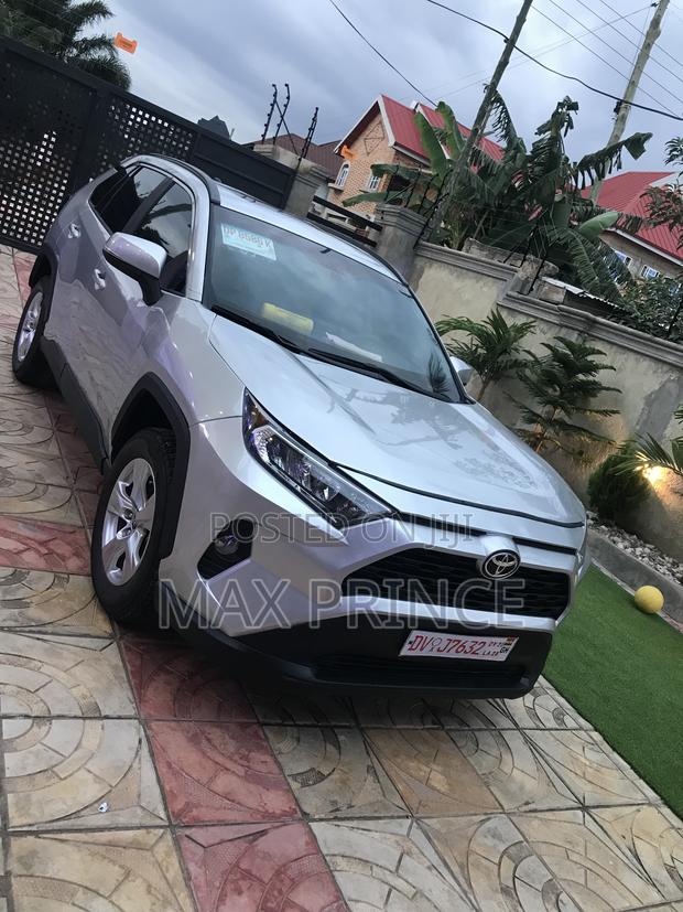 Toyota RAV4 XLE FWD 2019 Silver