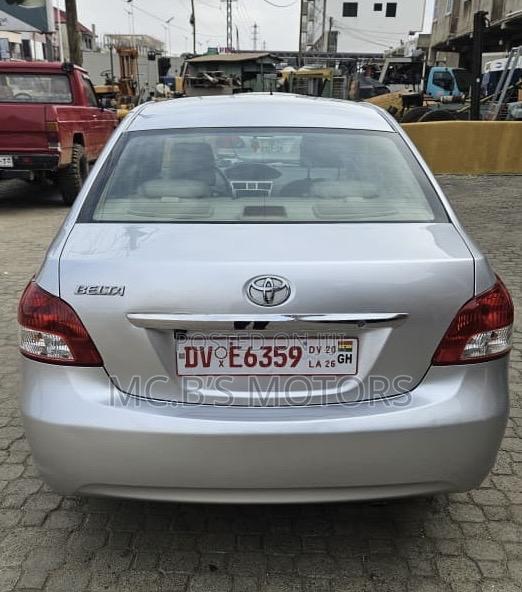 Toyota Belta 2012 Silver