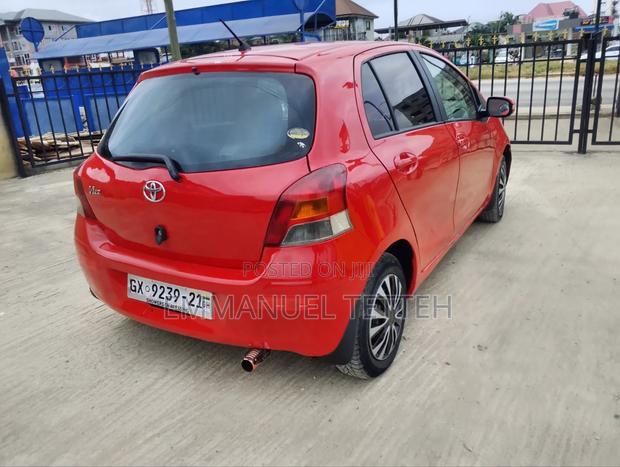Toyota Vitz 2010 Red