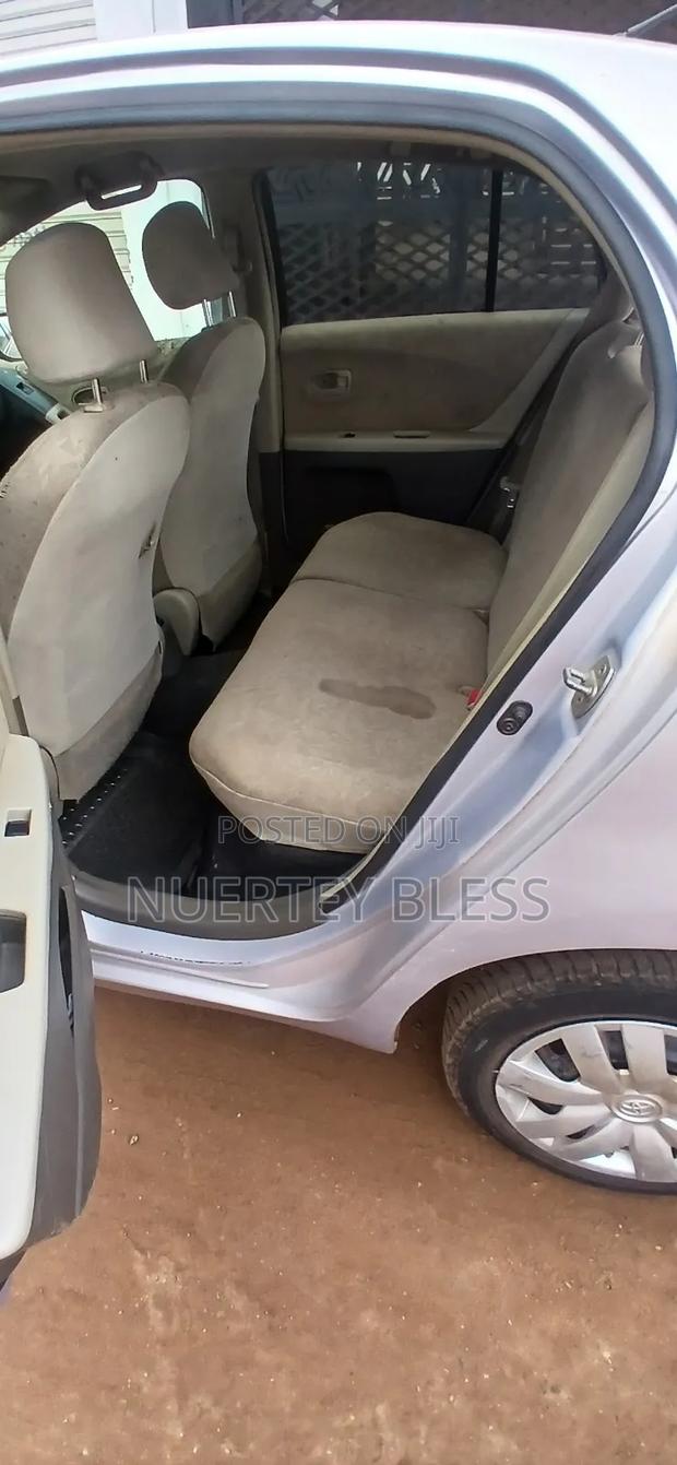 Toyota Vitz 1.3 AWD 5dr 2010 Silver